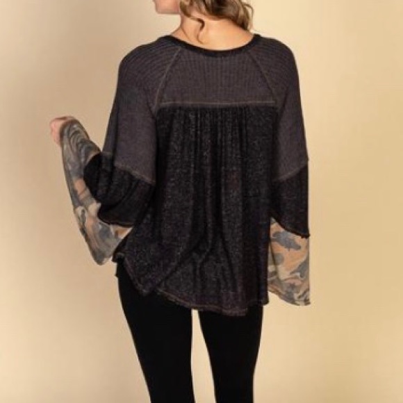 Flowy Silhouette Bell Sleeve Top Small - Picture 2 of 14